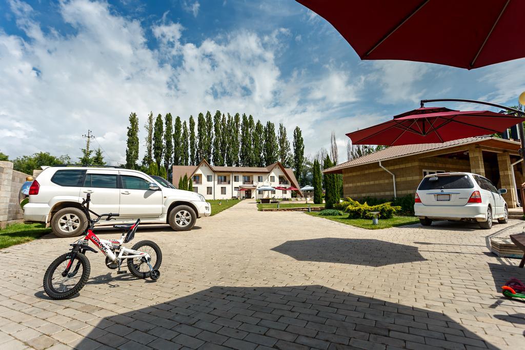 Dolinnka Hotel Cholpon-Ata Exterior foto